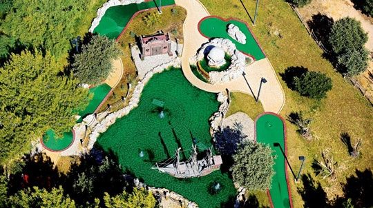 7018-sport-recreation-pirates-adventure-minigolf